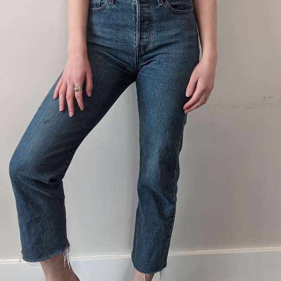 Levi's wedgie straight jeans. Size 26. - Picture 2 of 5